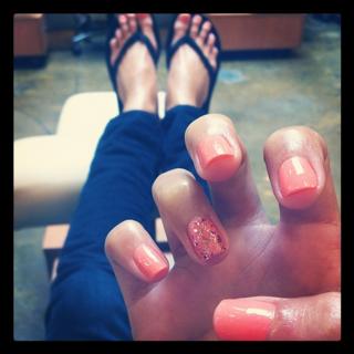 Noureen DeWulf feet photo thumbnail