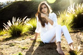 Noureen DeWulf feet photo thumbnail