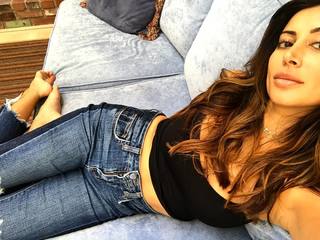 Noureen DeWulf feet photo thumbnail