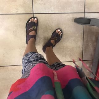 Noureen DeWulf feet photo thumbnail