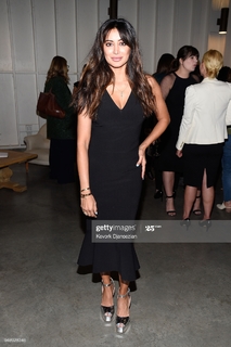 Noureen DeWulf feet photo thumbnail