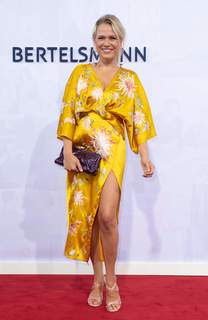 Nova Meierhenrich feet photo thumbnail