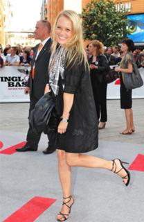 Nova Meierhenrich feet photo thumbnail