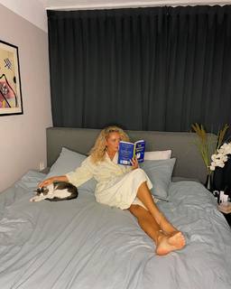 Nova Sarrailh feet photo thumbnail