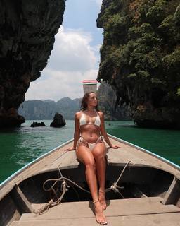 Nova Sarrailh feet photo thumbnail