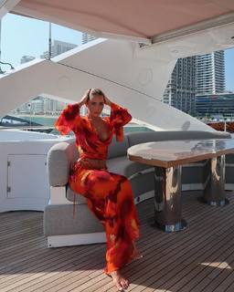 Nova Sarrailh feet photo thumbnail
