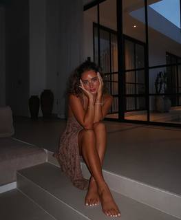 Nova Sarrailh feet photo thumbnail