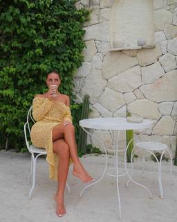 Nova Sarrailh feet photo thumbnail