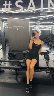Nova Sarrailh feet photo thumbnail