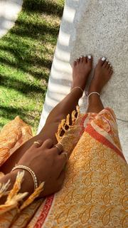 Nova Sarrailh feet photo thumbnail