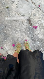 Nova Sarrailh feet photo thumbnail