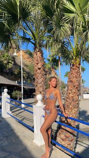 Nova Sarrailh feet photo thumbnail