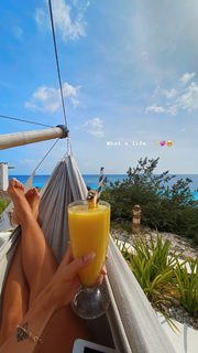 Nova Sarrailh feet photo thumbnail