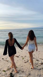 Nova Sarrailh feet photo thumbnail