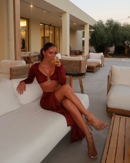 Nova Sarrailh feet photo thumbnail