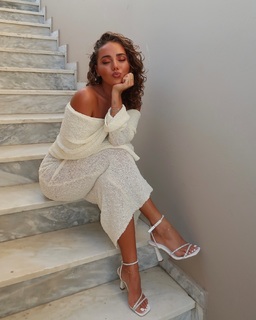 Nova Sarrailh feet photo thumbnail