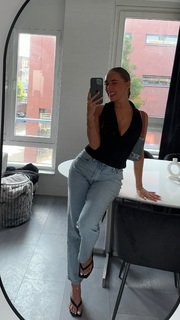 Nova Sarrailh feet photo thumbnail