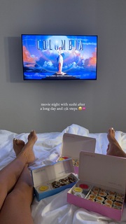 Nova Sarrailh feet photo thumbnail