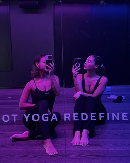 Nova Sarrailh feet photo thumbnail