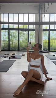 Nova Sarrailh feet photo thumbnail