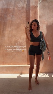Nova Sarrailh feet photo thumbnail