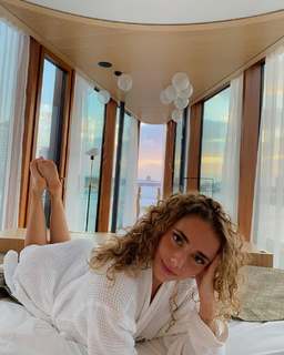 Nova Sarrailh feet photo thumbnail