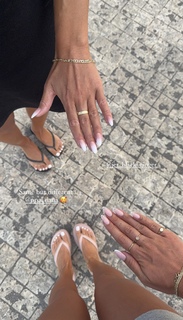 Nova Sarrailh feet photo thumbnail