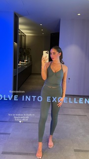 Nova Sarrailh feet photo thumbnail