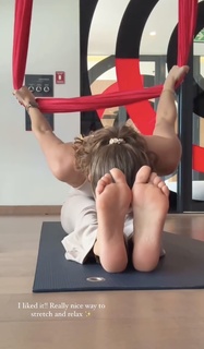 Nova Sarrailh feet photo thumbnail