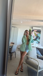 Nova Sarrailh feet photo thumbnail