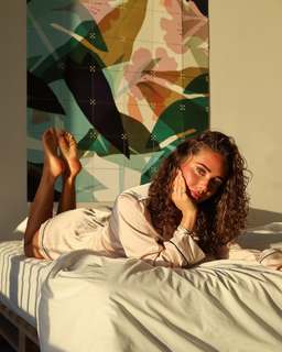 Nova Sarrailh feet photo thumbnail