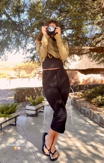 Nova Sarrailh feet photo thumbnail