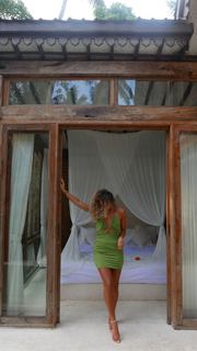 Nova Sarrailh feet photo thumbnail