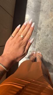 Nova Sarrailh feet photo thumbnail