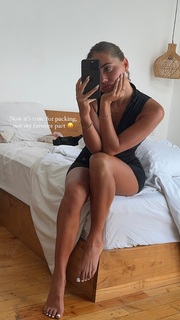 Nova Sarrailh feet photo thumbnail