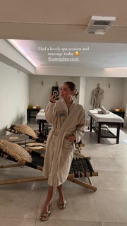 Nova Sarrailh feet photo thumbnail
