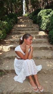 Nova Sarrailh feet photo thumbnail