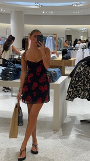 Nova Sarrailh feet photo thumbnail