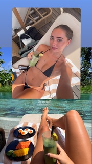 Nova Sarrailh feet photo thumbnail