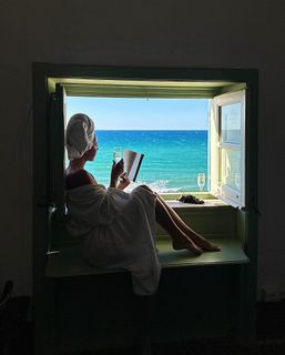 Nova Sarrailh feet photo thumbnail