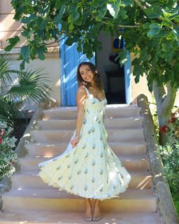 Nova Sarrailh feet photo thumbnail