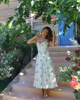 Nova Sarrailh feet photo thumbnail