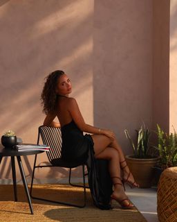 Nova Sarrailh feet photo thumbnail