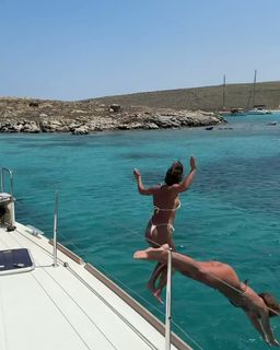 Nova Sarrailh feet photo thumbnail