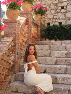 Nova Sarrailh feet photo thumbnail