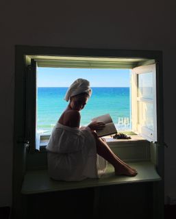 Nova Sarrailh feet photo thumbnail