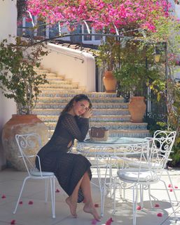 Nova Sarrailh feet photo thumbnail