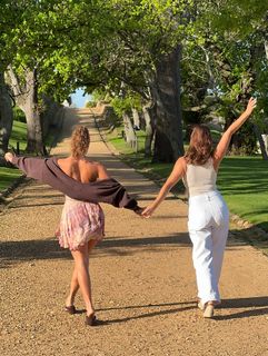 Nova Sarrailh feet photo thumbnail