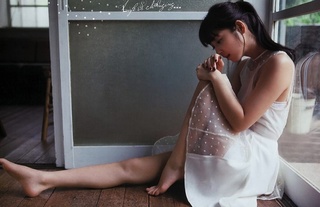 Nozomi Sasaki feet photo thumbnail
