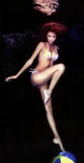 Noémie Lenoir feet photo thumbnail